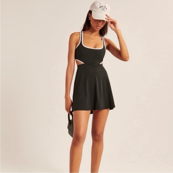 Abercrombie & Fitch Dresses & Skirts - Abercrombie & Fitch Side Cutout Traveler Mini Dress Black White Size LP